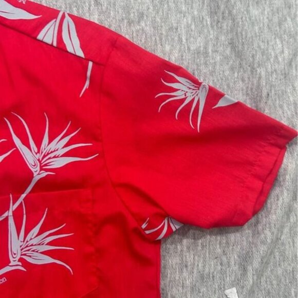 Hilo Hattie Shirt Mens medium Hawaiian red floral maui plantation - Picture 4 of 10